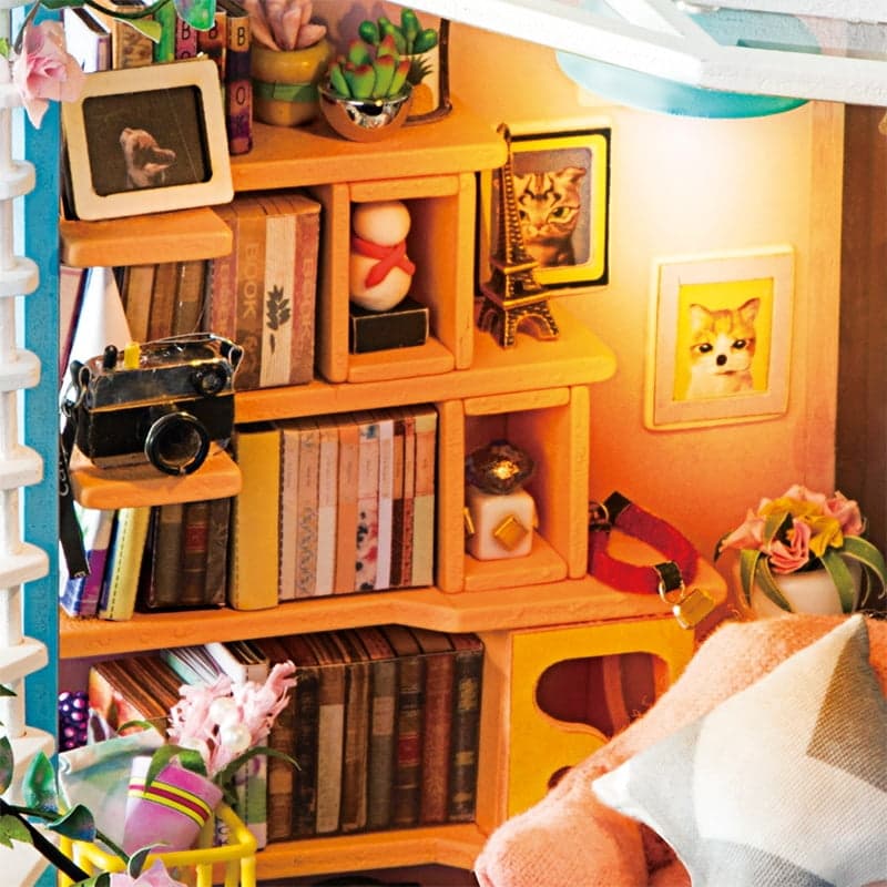 Dora's Loft - Rolife DIY Miniature House